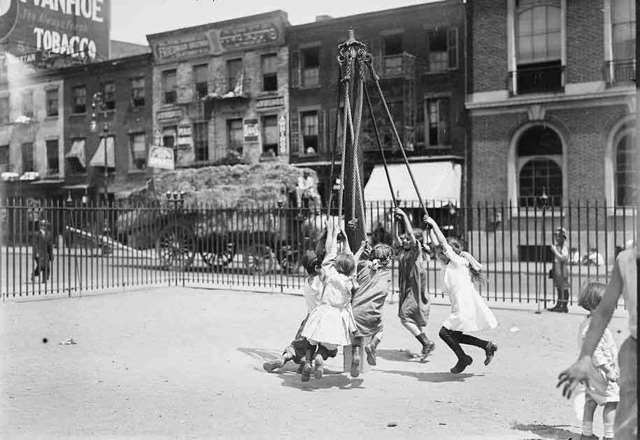 Giant Stride ca. 1910-1915 as would be seen on a Model Playground.